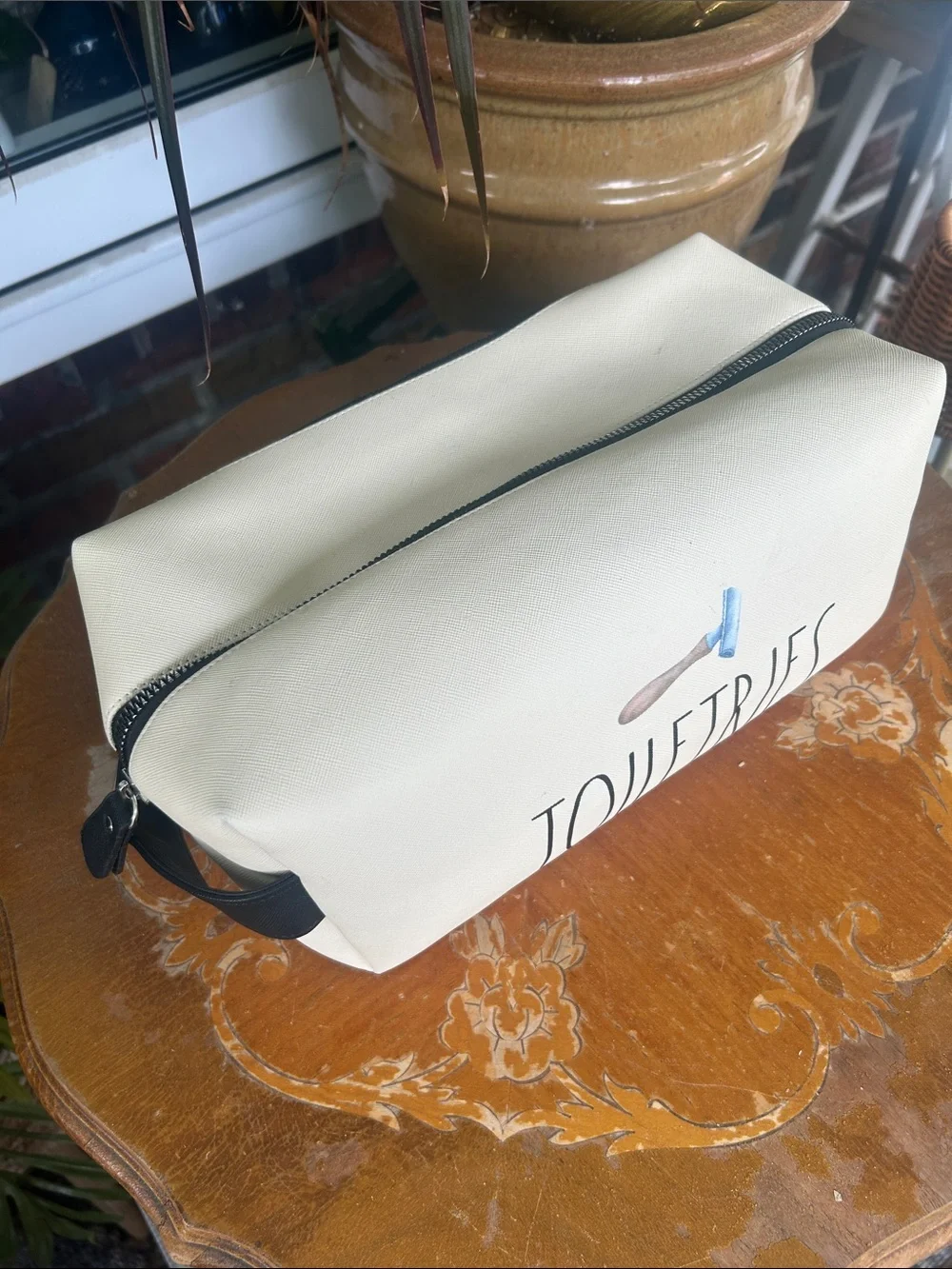 TOILETRIES Bag